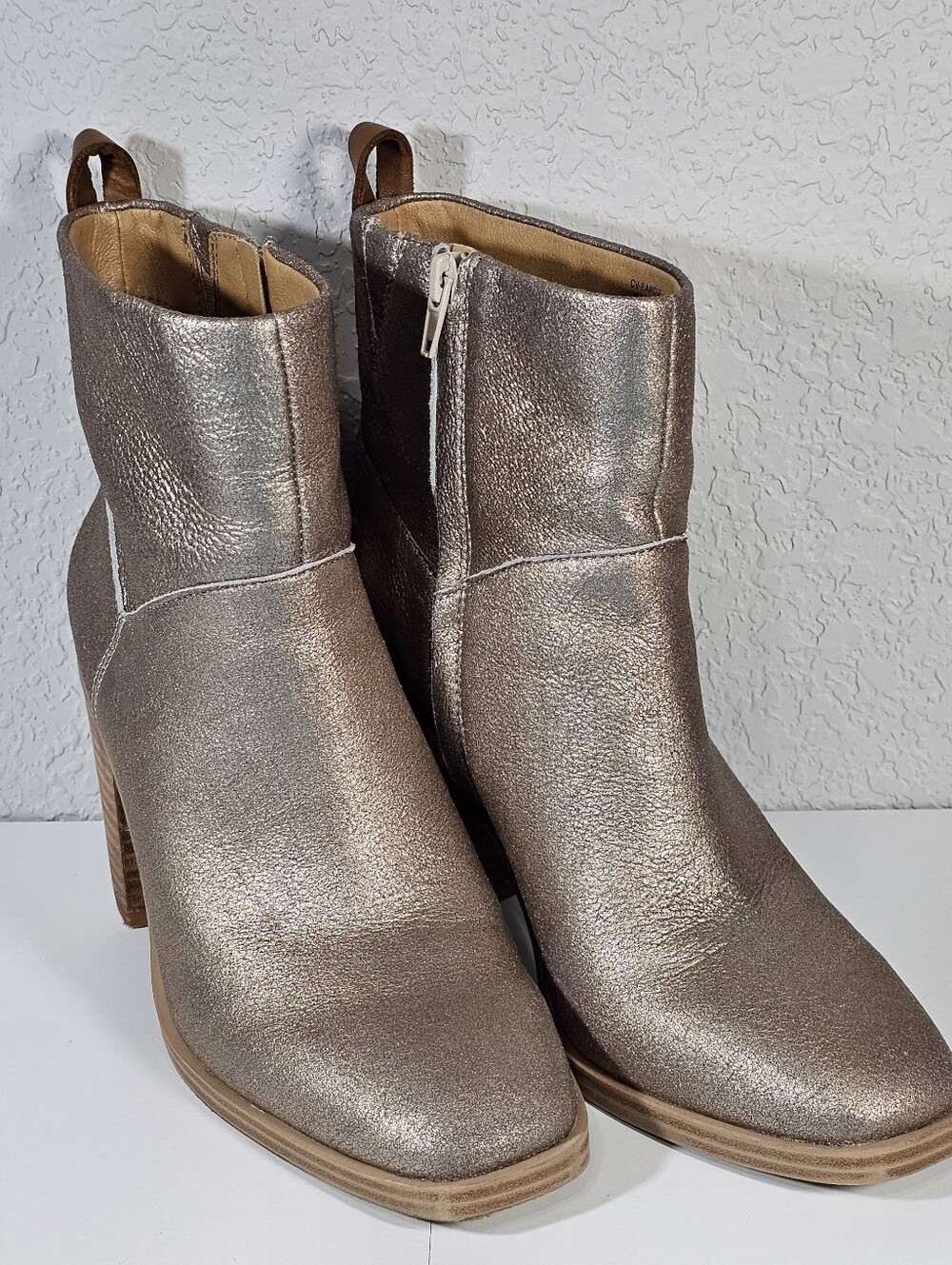 Crown Vintage Randie Booties Metallic Champagne Size 8